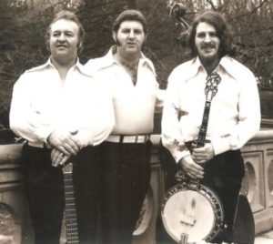 picture of Vernon McIntyre on banjo with Jim McCall on guitar and Charlie Hoskins on bass