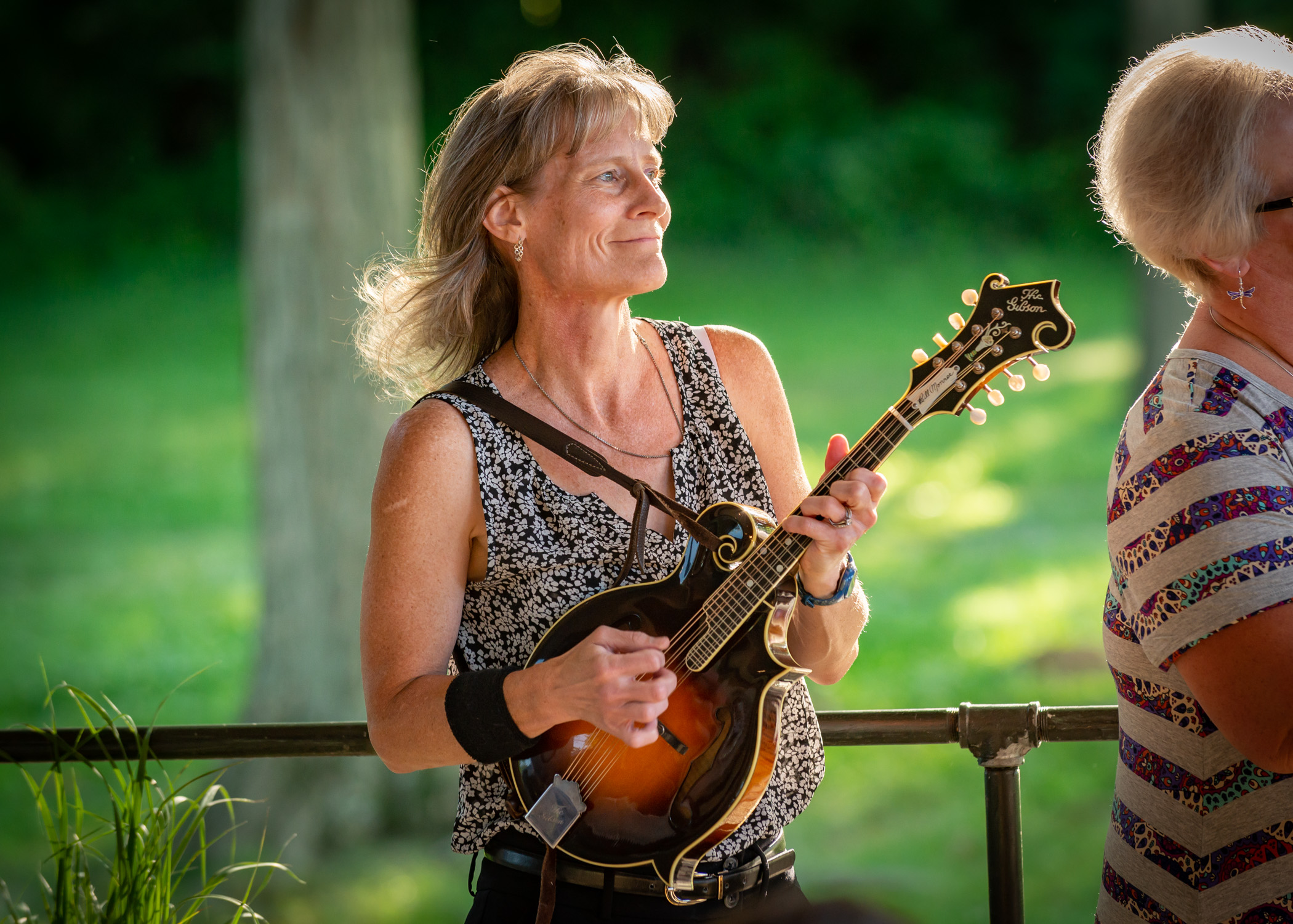 Susan Shook playing her mandolin with Vernon McIntyre's Appalachian Grass at Fibonacci Brewery, Cincinnati, OH July 6, 2018.