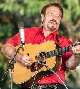Vernon McIntyre performing with his band, Vernon McIntyre's Appalachian Grass at Greenhills Commons on July 11, 2018. Photo by Ron Rack.